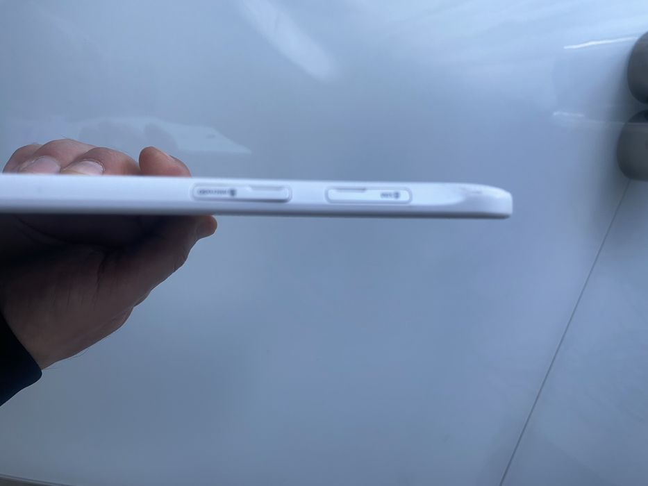 Планшет samsung SM-T 561