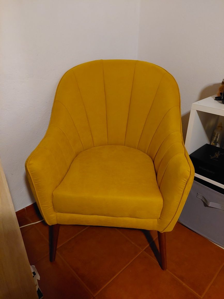 Cadeirão amarelo moviflor