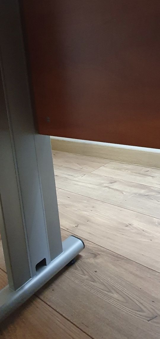 Komplet, biurko Svenbox 160x90  z komodą na kółkach  i organizerem