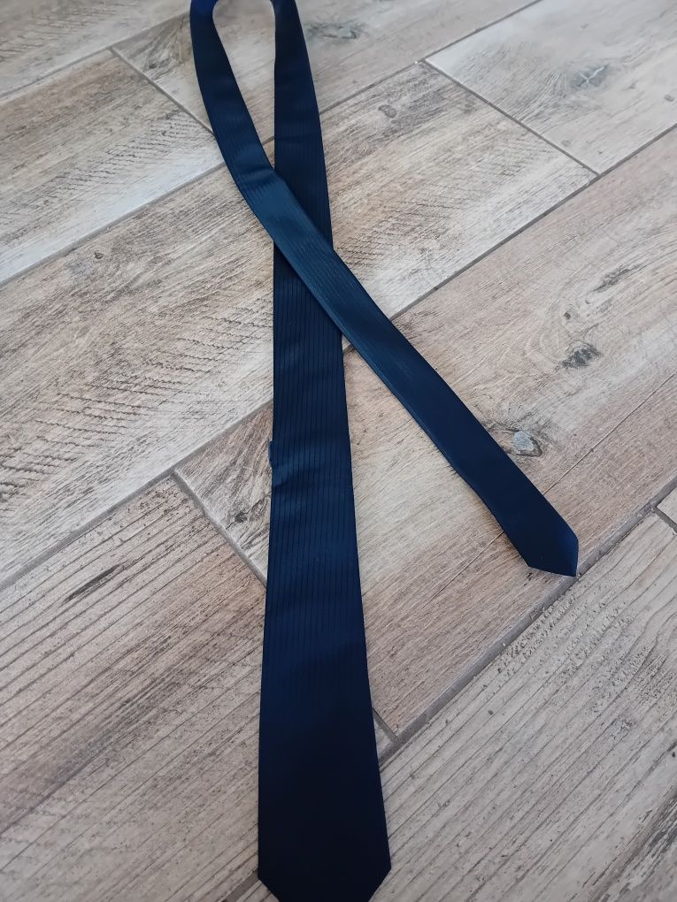 Elegancki świetny krawat męski nowy