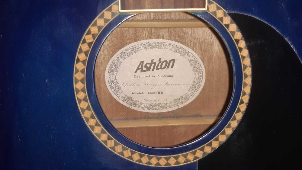 Guitarra Acústica Ashton (Azul) - pequenos reparos
