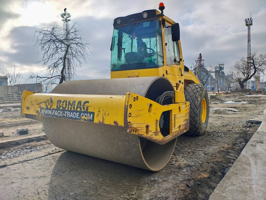 Продаж віброкатка BOMAG 213 робочий з бондажем