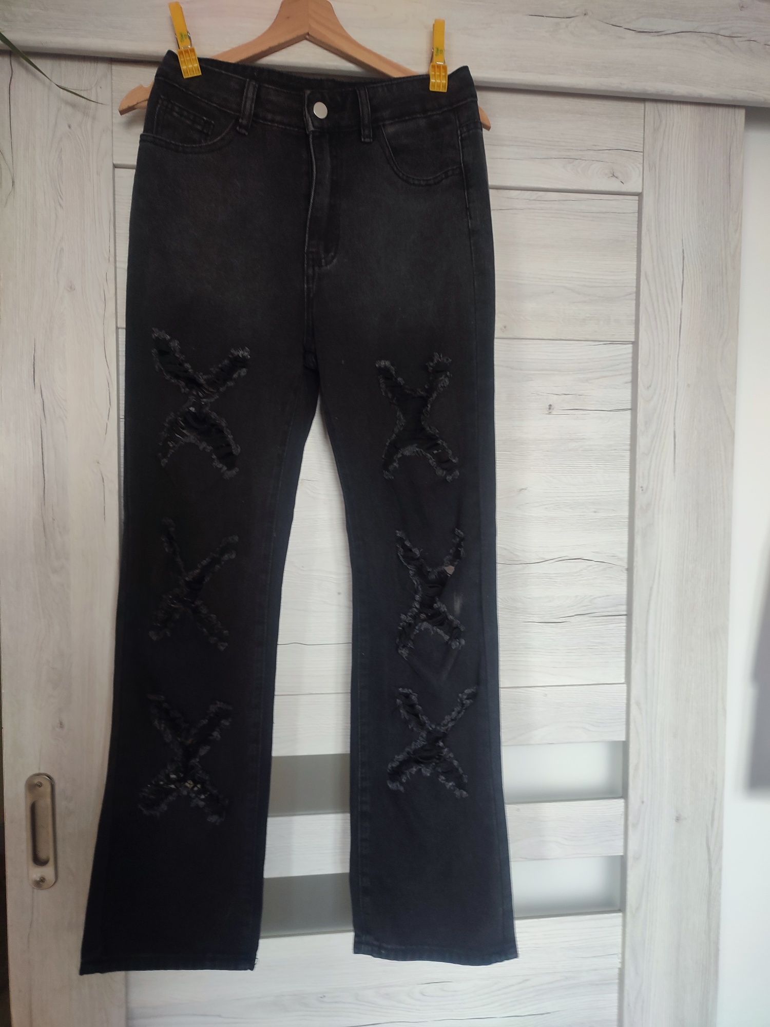 Spodnie z rozdarciami czarne