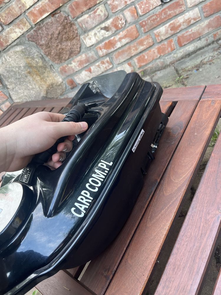 Łódka zanętowa Boatman MK4 Compass-Black wraz z pokrowcem