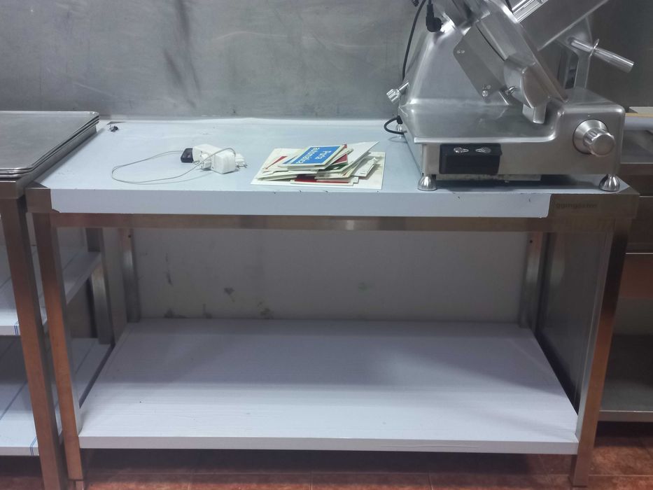 Bancada em inox grande