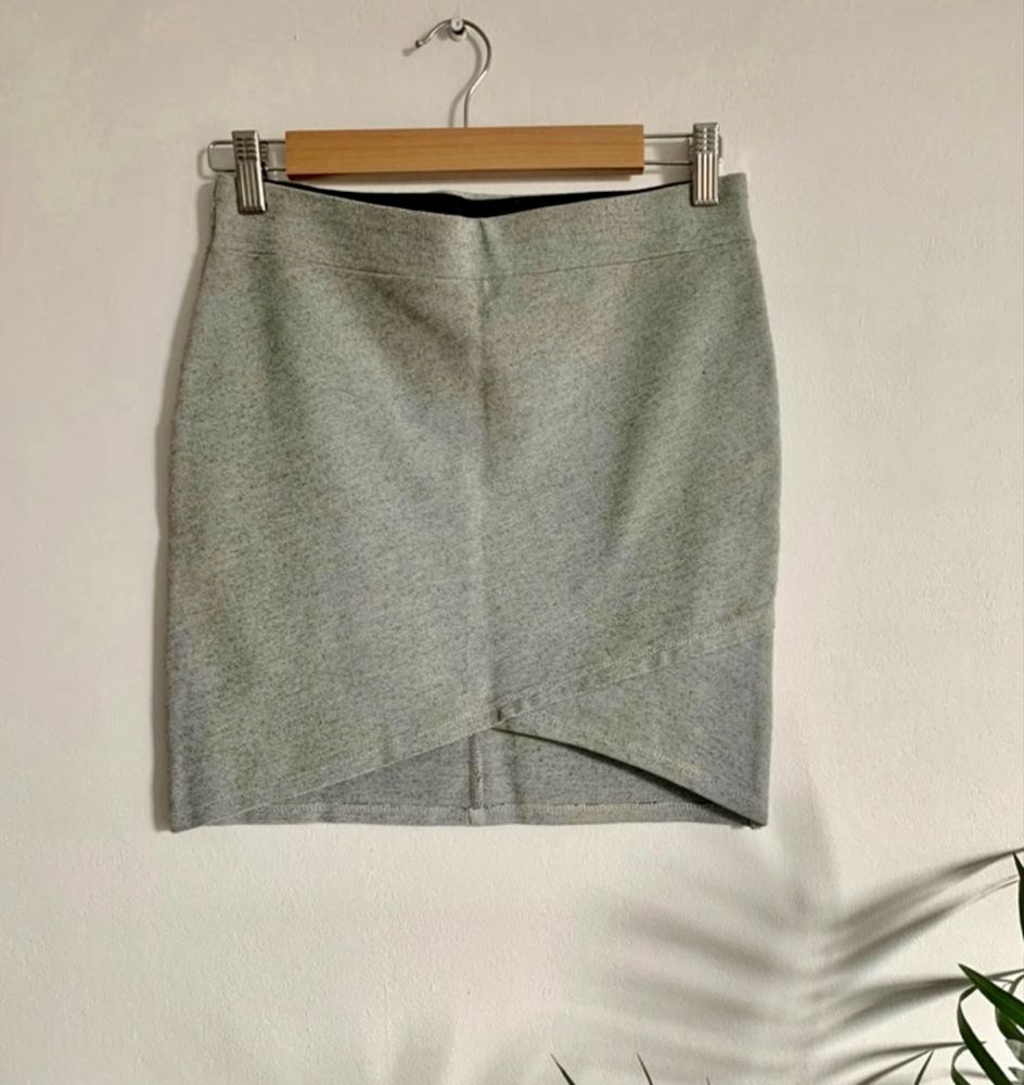 Spódniczka tulipan Stradivarius, rozmiar M/L