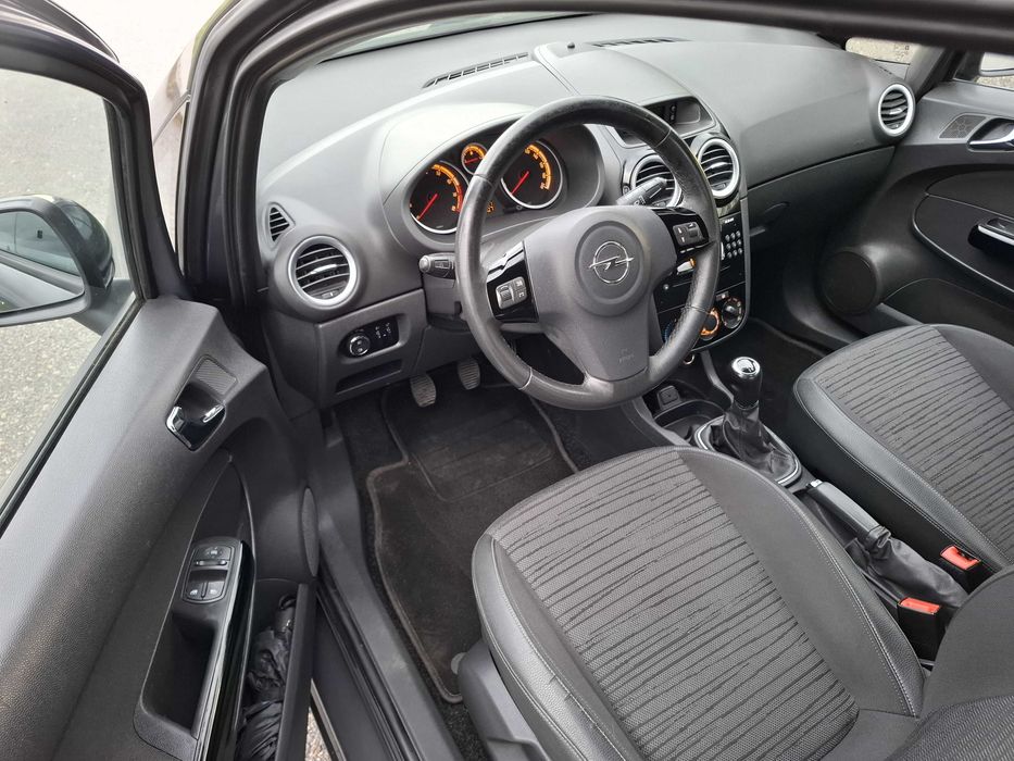 Opel Corsa D Lift 1.2 Benzyna 86KM 2014r Klima Półskóra Alu Tempomat