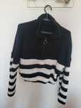 Krótki dzianinowy sweter z suwakiem crop top w paski