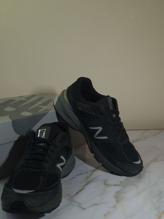 Оригінальні кросівки New Balance 990v5
990v5