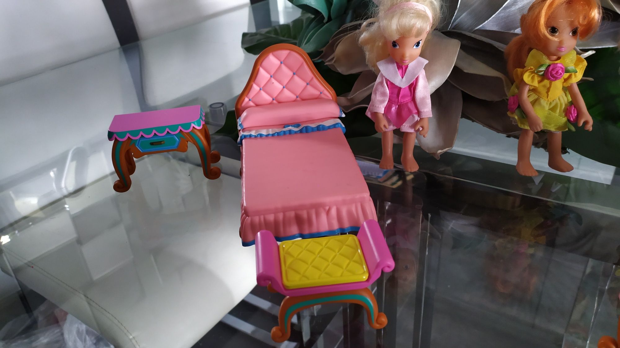 Conjunto RARO de 4 mini princesas Disney com mobílias