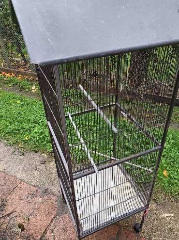 Висока клітка з піддоном для папуг