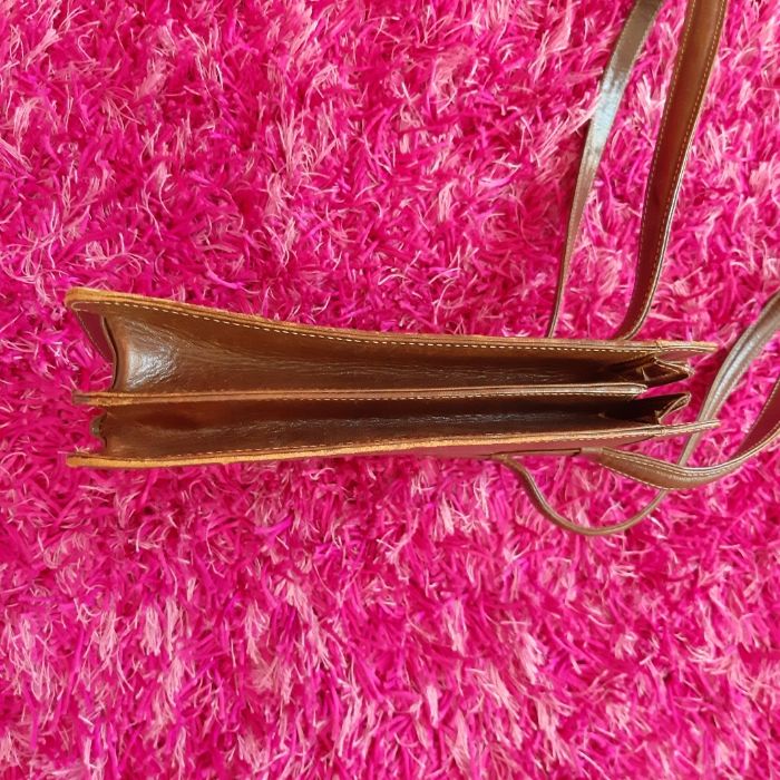 Mala de ombro em pele castanha