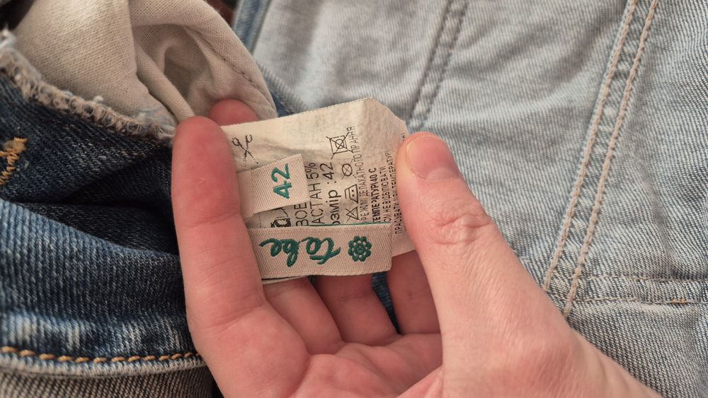 Джинсовий комбінезон для вагітних у відмінному стані, колір блакитний.