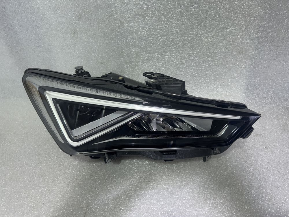 Cupra Formentor Full Led lampa prawa