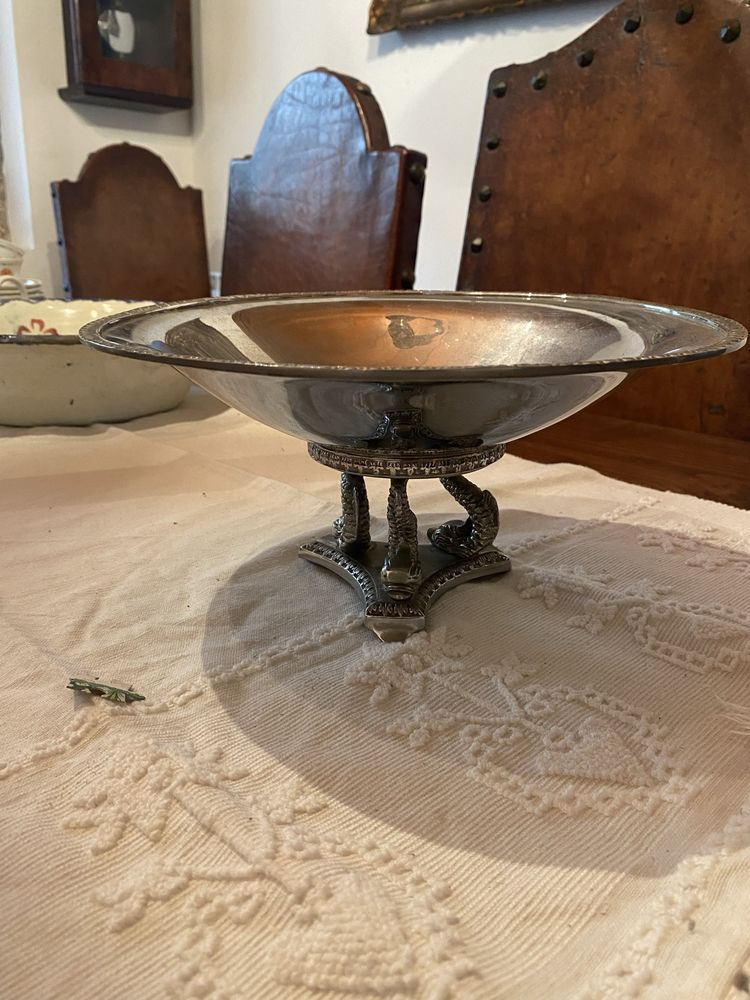 Fruteira em casquinha, com suporte trabalhado