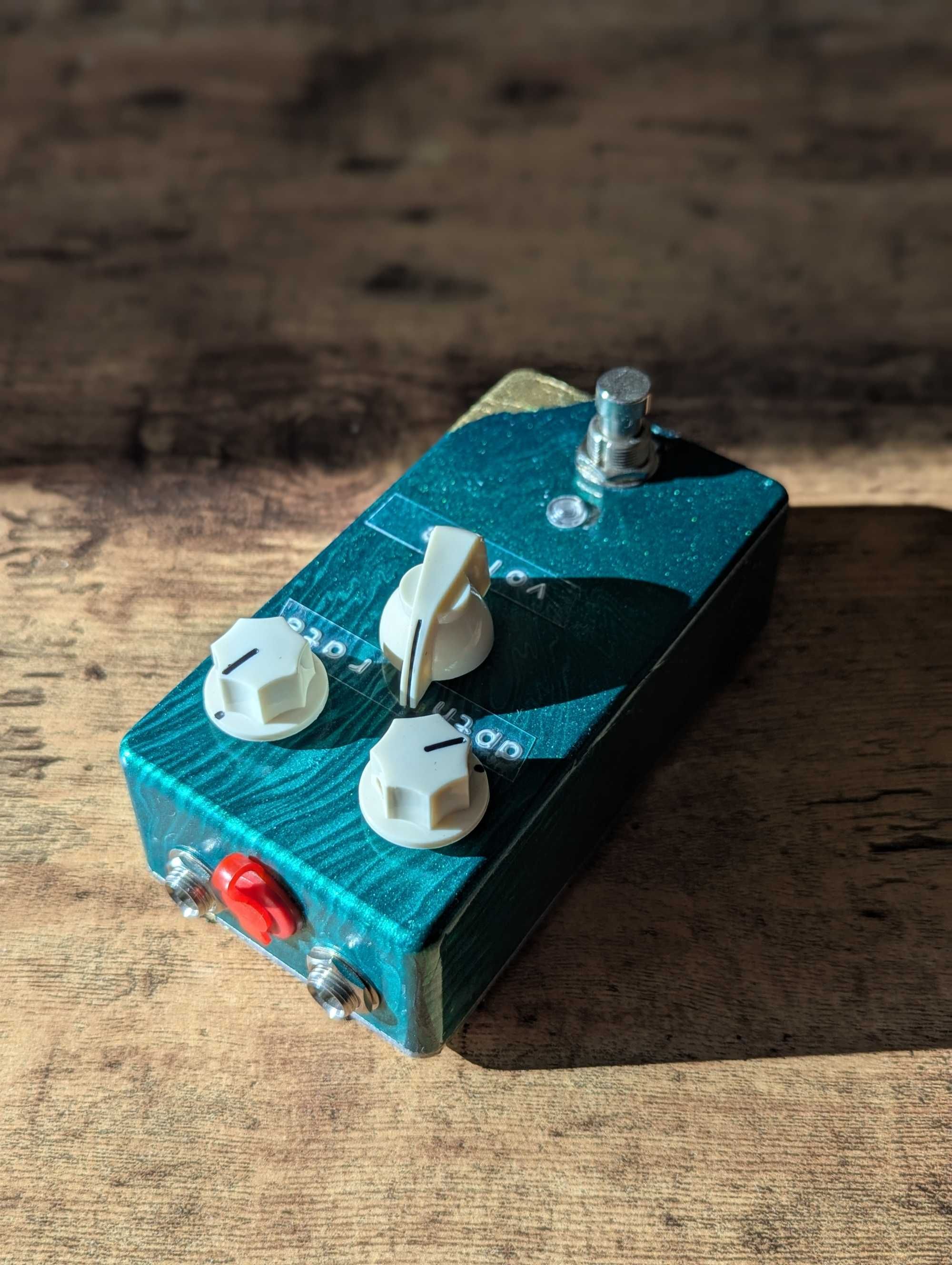 Catalinbread Pareidolia harmonic tremolo kopia efekt