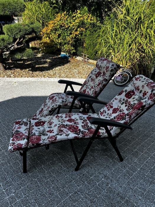 Dwa regulowane leżaki firmy PATIO