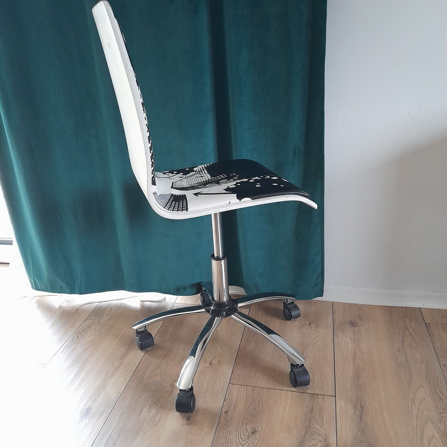 Krzesło obrotowe- do biurka