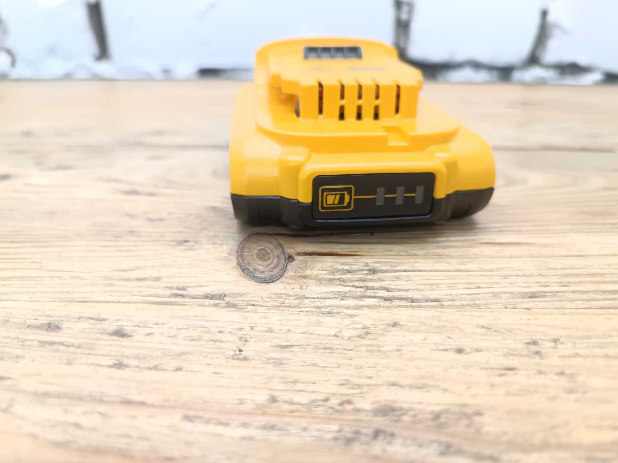 Акумулятор, батарея DeWALT DCB203 2Ah з США Оригінал