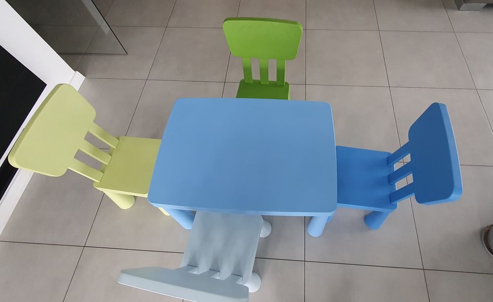 Stolik 4 krzesła IKEA  dziecięce