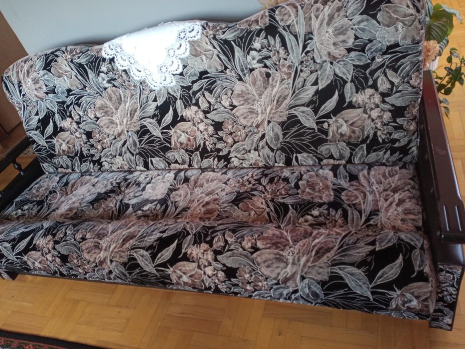 Kanapa bardzo dobry stan nie podarte ,nie przetarta ,czyst,mało uzywan