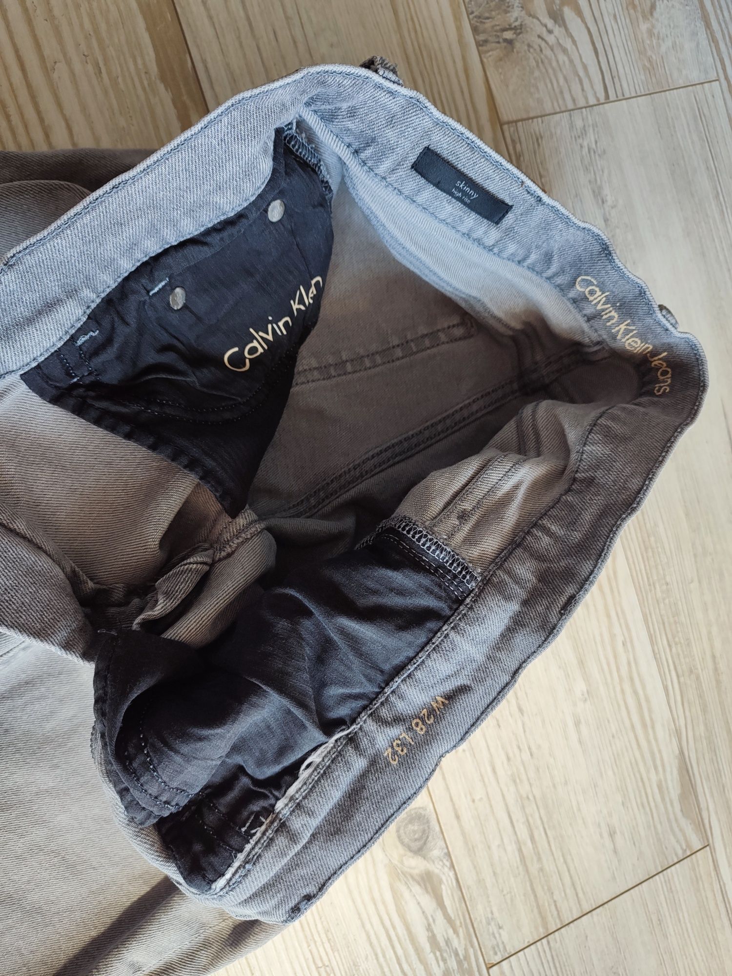 Calvin Klein Jeans szare Skinny High Rise r. 28/32
