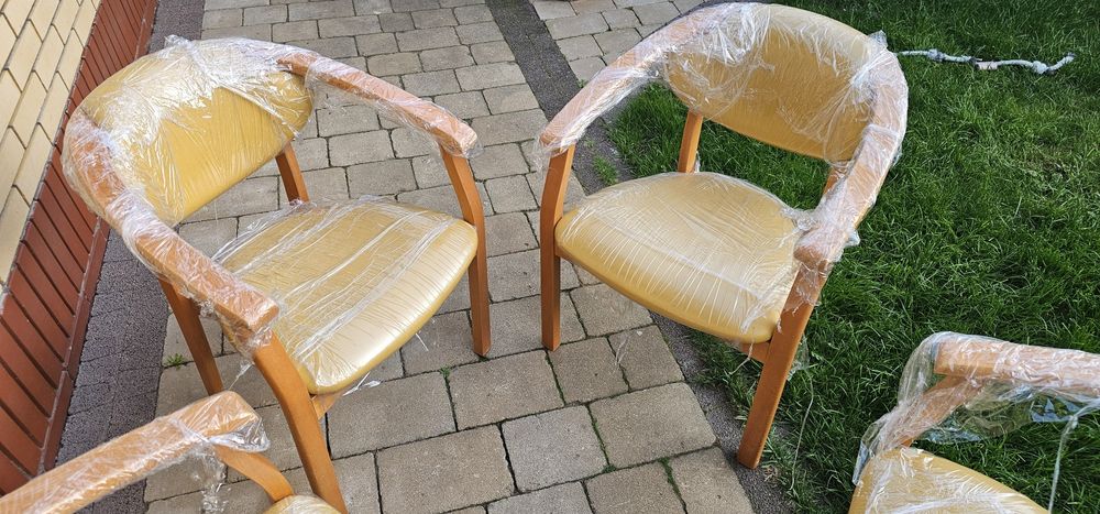 Krzesła z podłokietnikiem