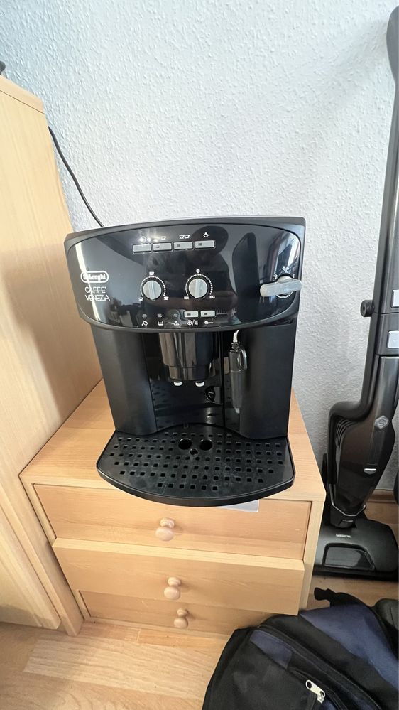 кавова машина Delonghi Caffe  Venezia. в дуже хорошому стані
