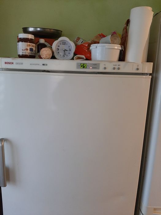 Продаю морозилку бош