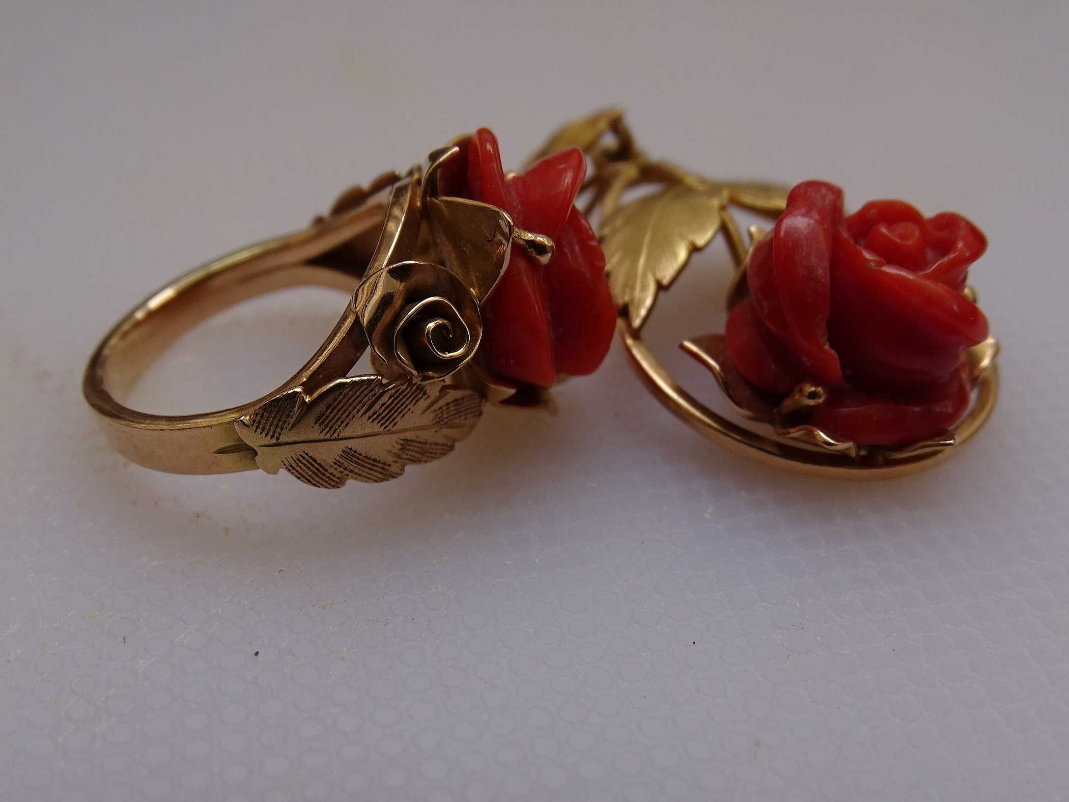 Złoto i koral,  wisiorek i pierścionek, róża, piękna ręczna robota.