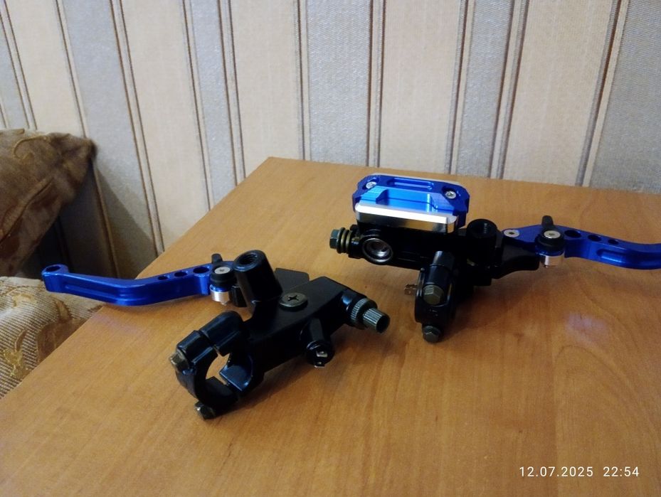 Курки тормоза гідравлічні на ваш мотоцкл