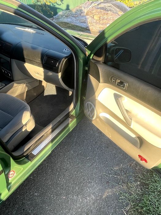 Продаю машину Volkswagen