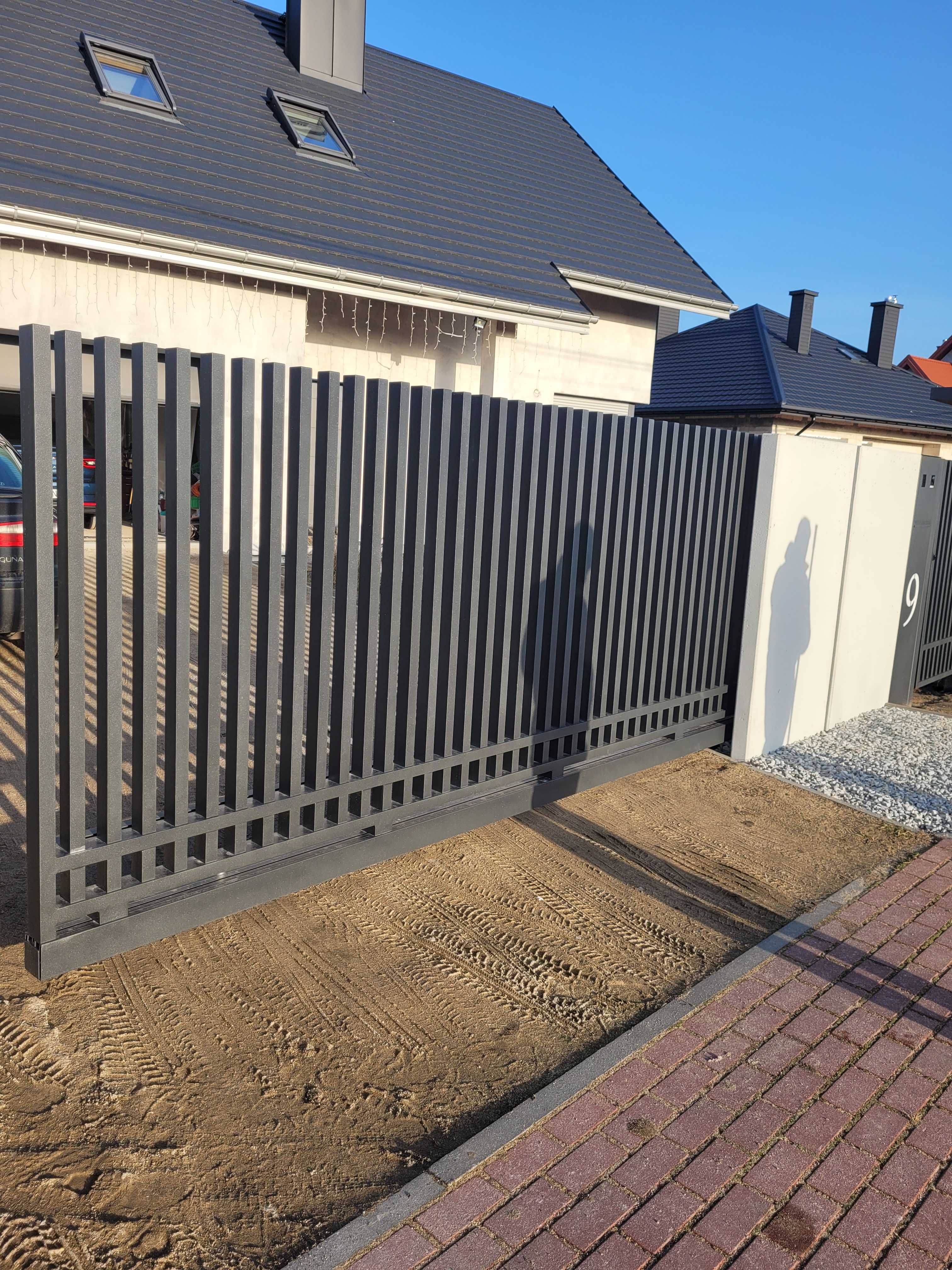 Brama słupkowa / pionowe słupki. Palisada pionowa z ALUMINIUM HIT!