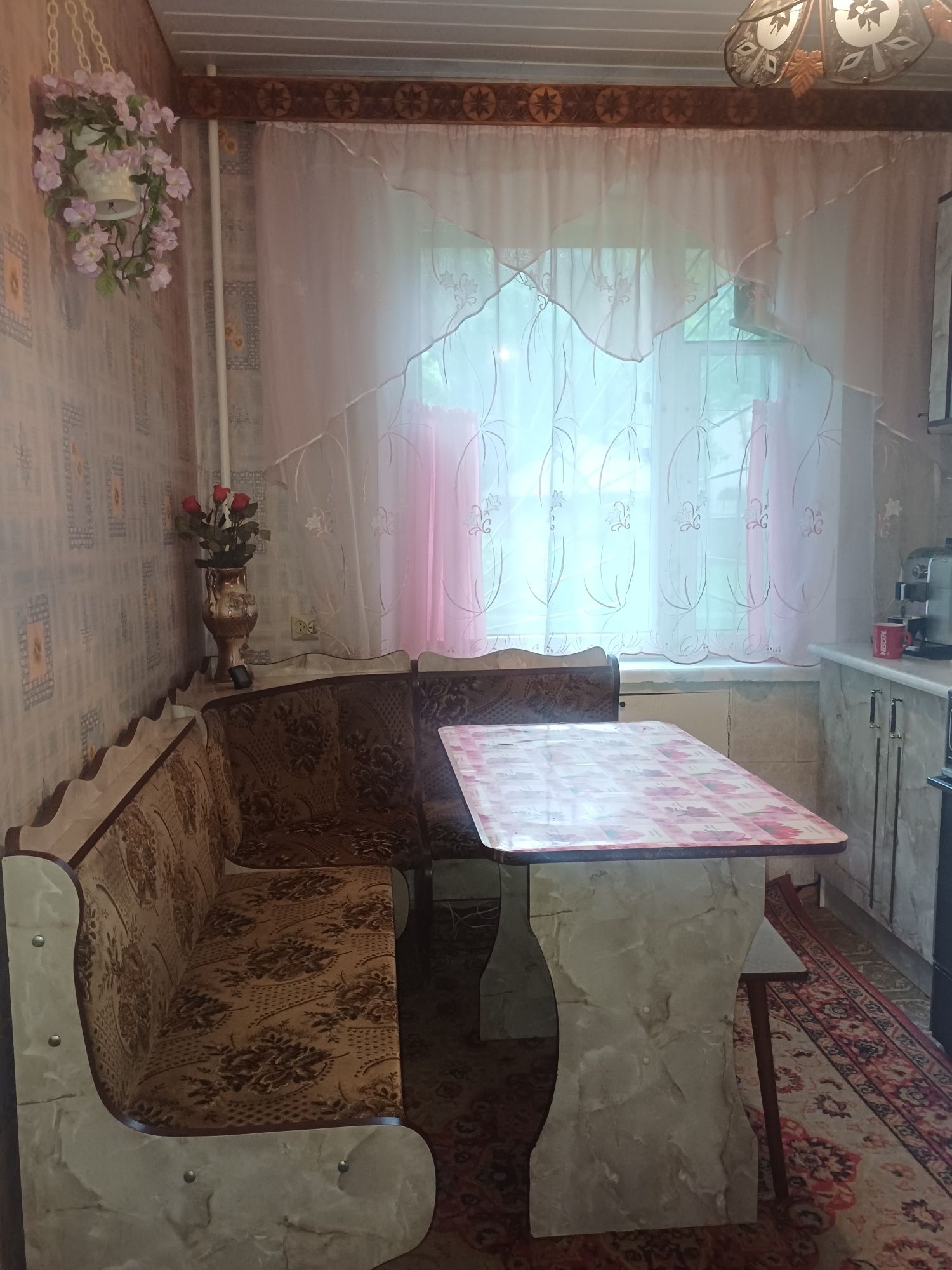 Продам 2х комн квартира чешка 50м у. Героев Мариуполя возле Нов почта!