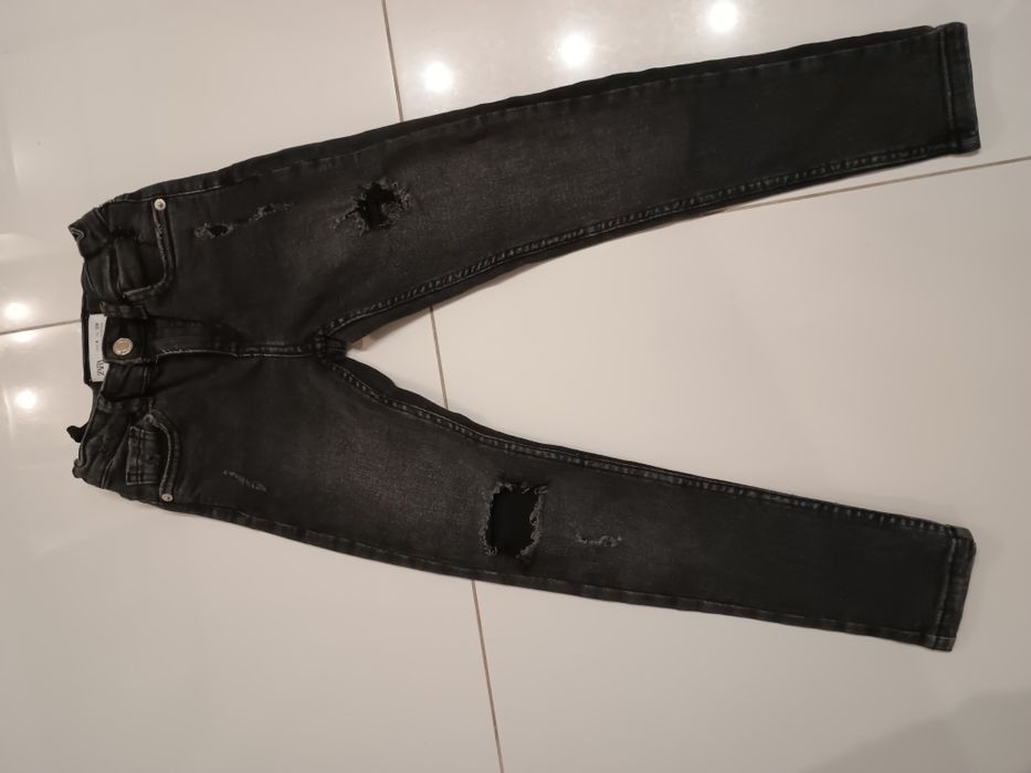 Spodnie z dziurami Zara