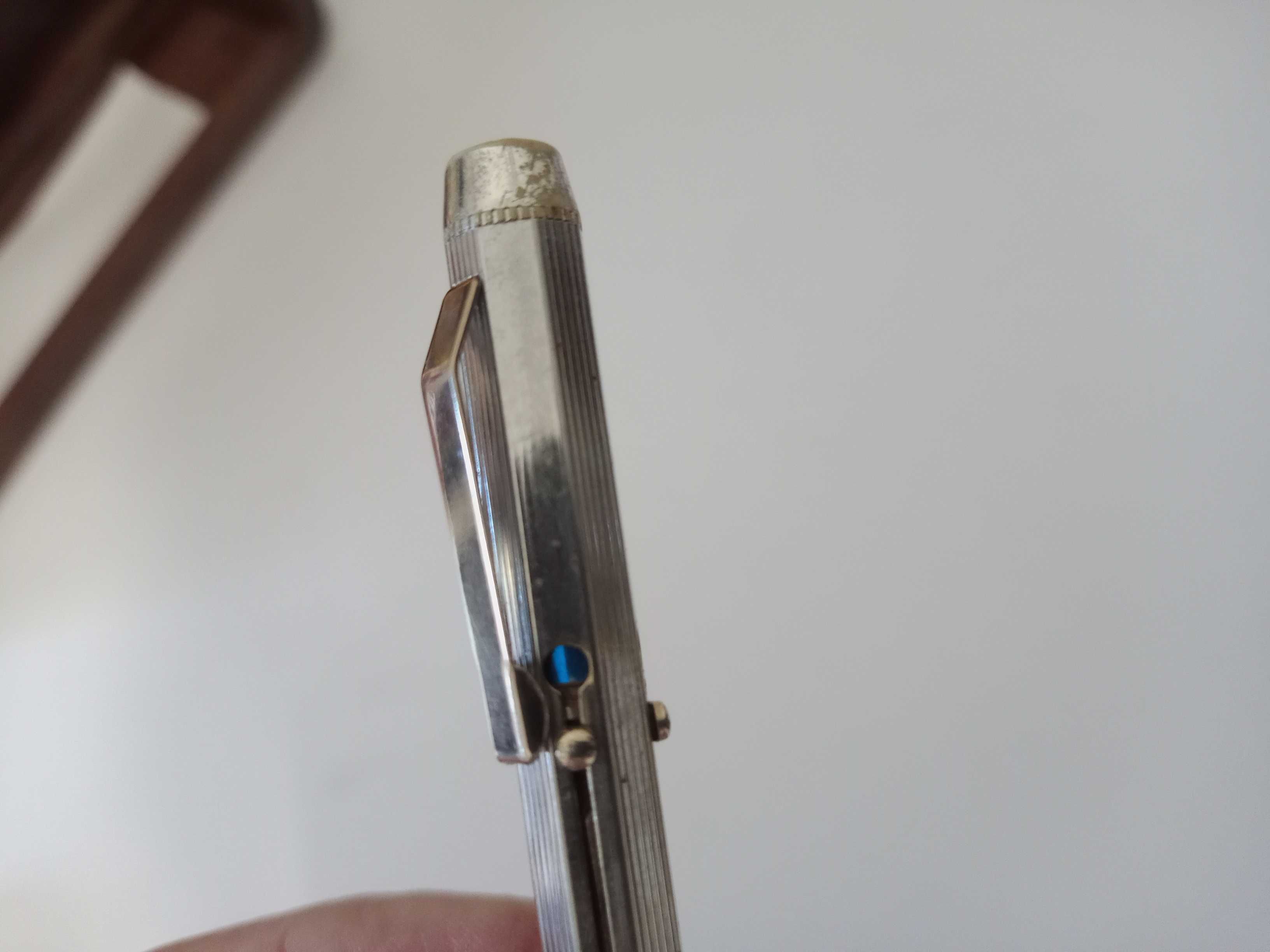 Vendo Caneta linda Prateada, 4 cores, de carga 40€