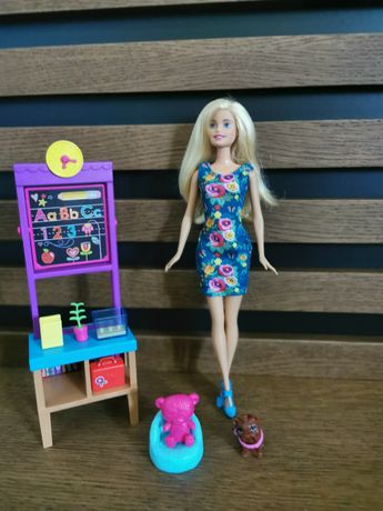 Lalka Barbie z akcesoriami szkoła