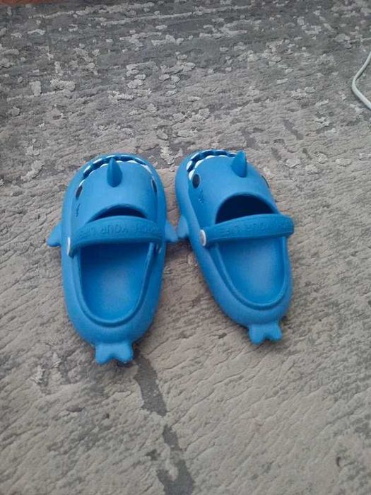 Buty rekinki niebieskie
