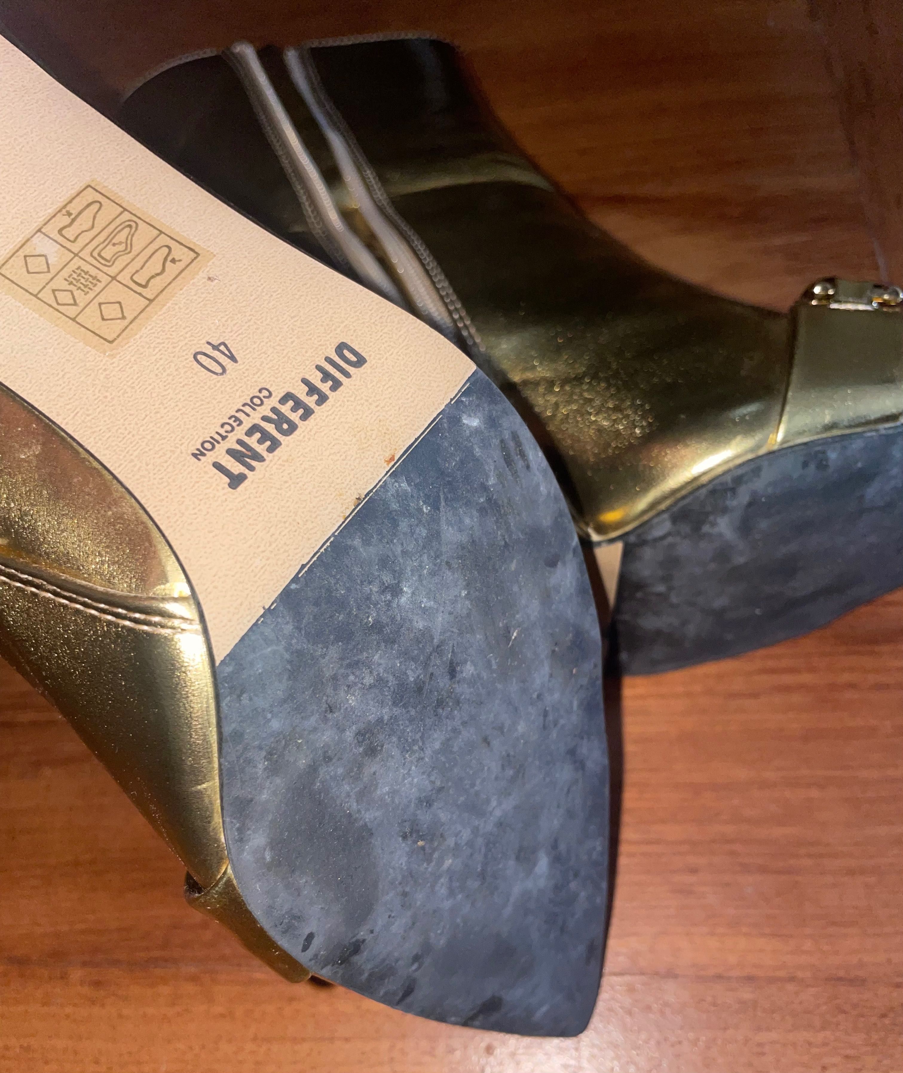 Botins dourados tamanho 40