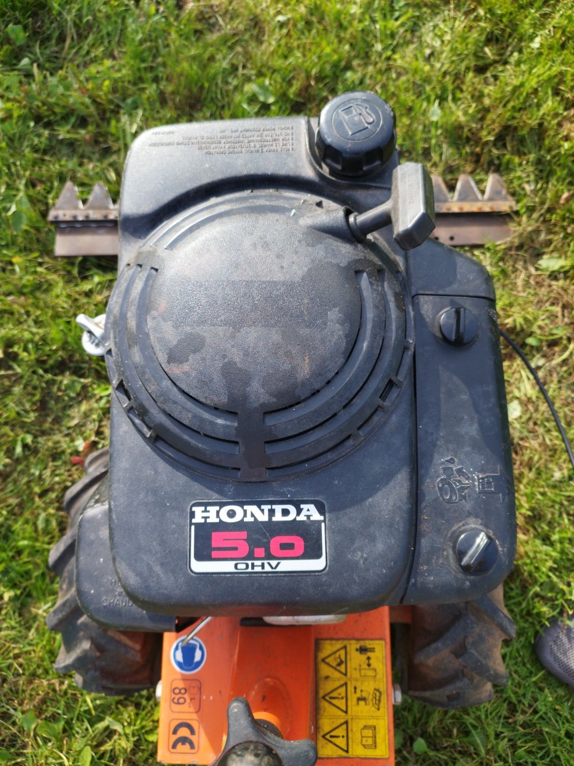 Kosiarka spalinowa listwowa Honda Brumi z napędem