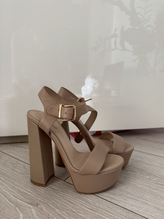 Всі по 449. Ідеальний стан. Гортай. 3 пари