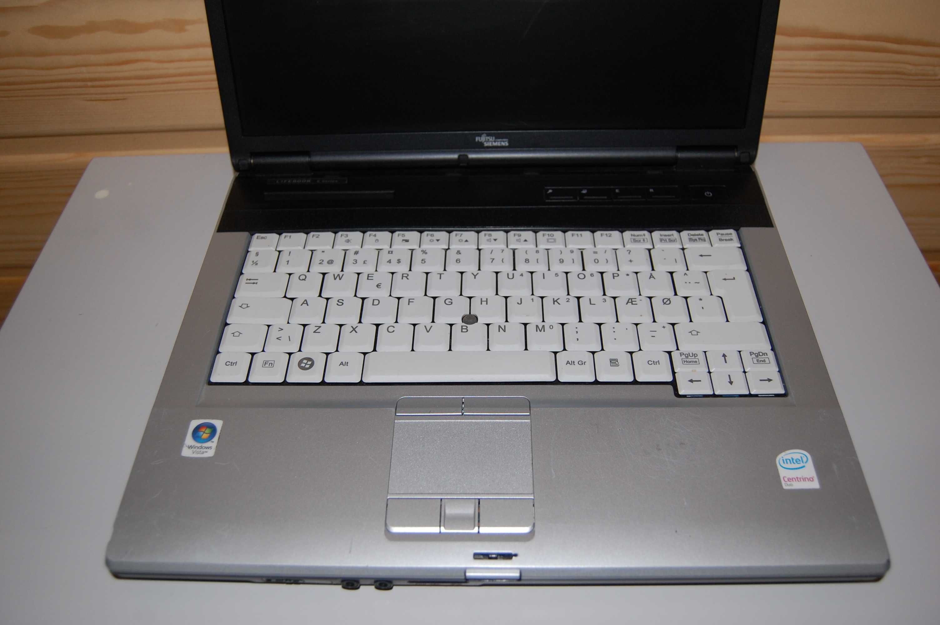 Laptop Fujitsu Siemens e8310 Core 2 DUO 2x1,80/2/250 SPRAWNY