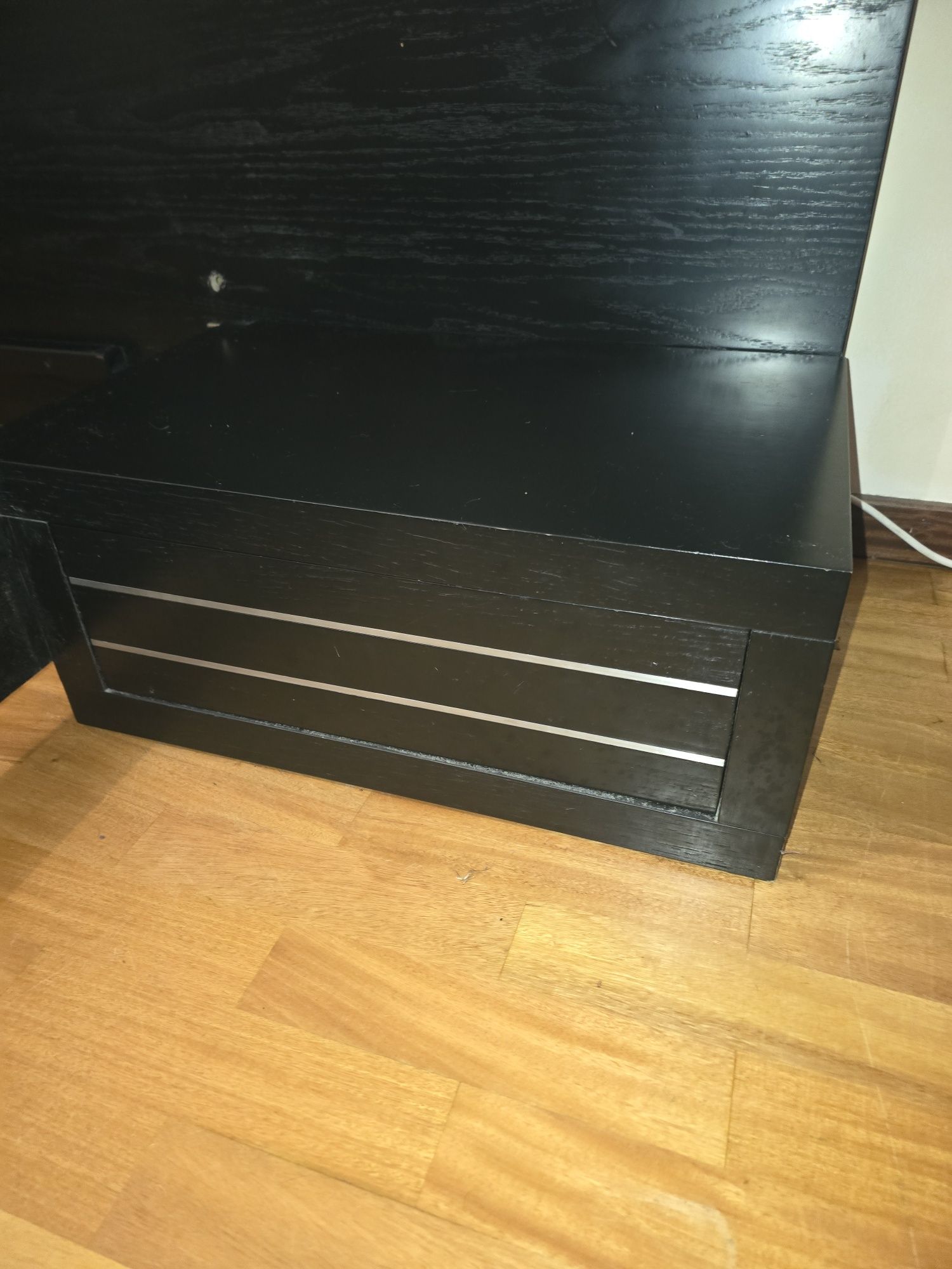 Conjunto cama de casal e movel com arrumação