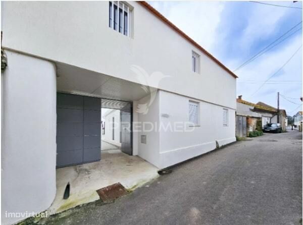 Fantástica Moradia recuperada com dois T2 e dois T1 independentes