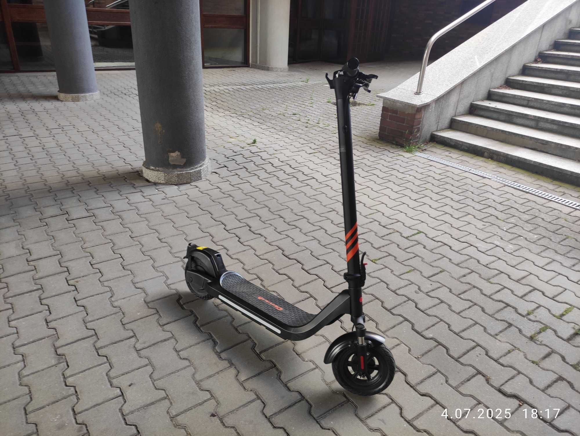 Niemal nowa hulajnoga przebieg 220 km, po 10 ładowaniach. Stan idealny