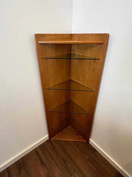 Estante de canto com prateleiras de vidro