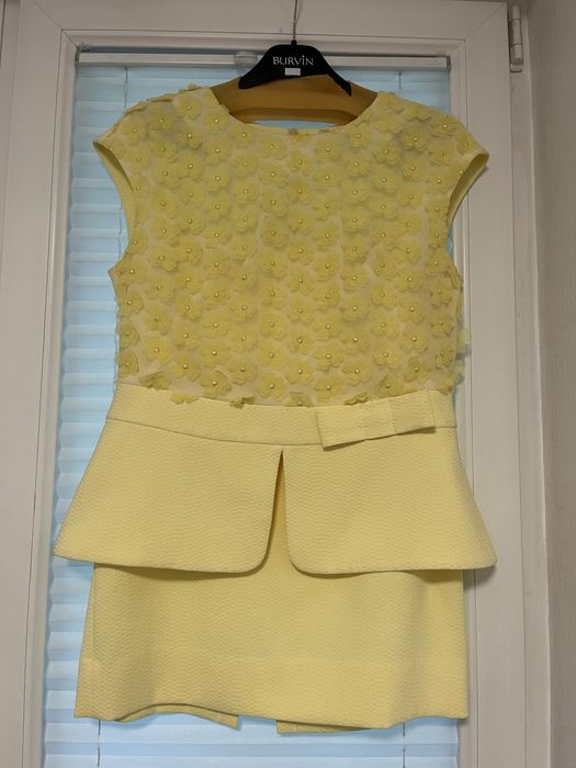 Продам жіночий костюм із спідницею