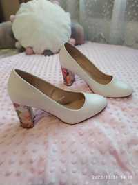 Białe pantofle, czółenka 38 - Jenny Fairy