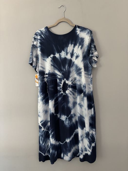 Cudowna sukienka wiskozowa malowana pędzlem w kolorze granatowym