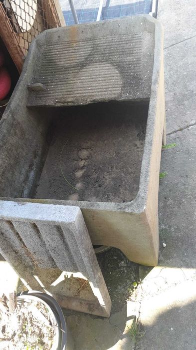 Tanque de pedra antigo